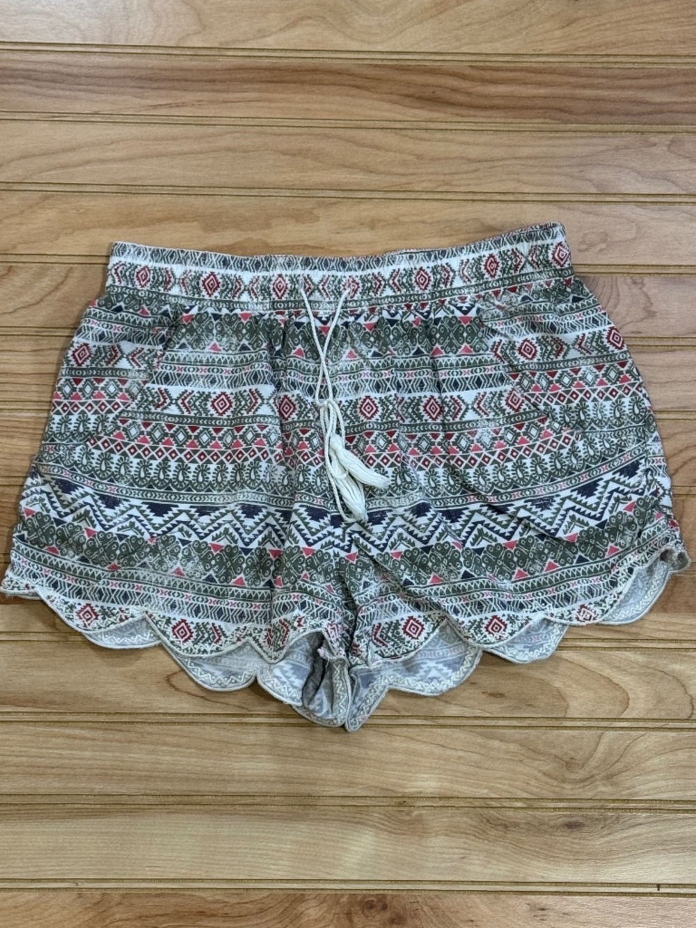 Aeropostale Scalloped Shorts - S